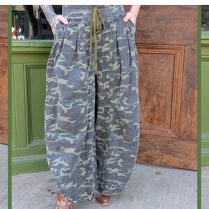 BRAND NWOT Blue Velvet Boutique Camo Ruched Pants, Wide-Leg NWOT